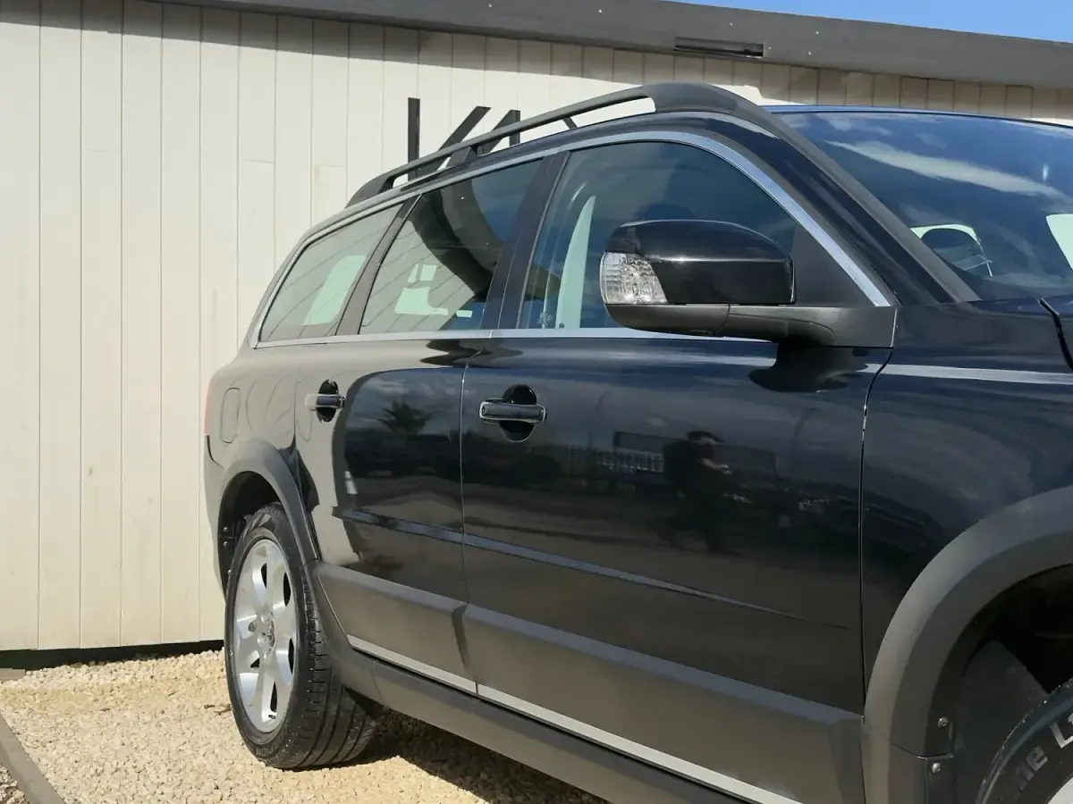 Used Volvo XC70 SE Lux 2011 Black Estate