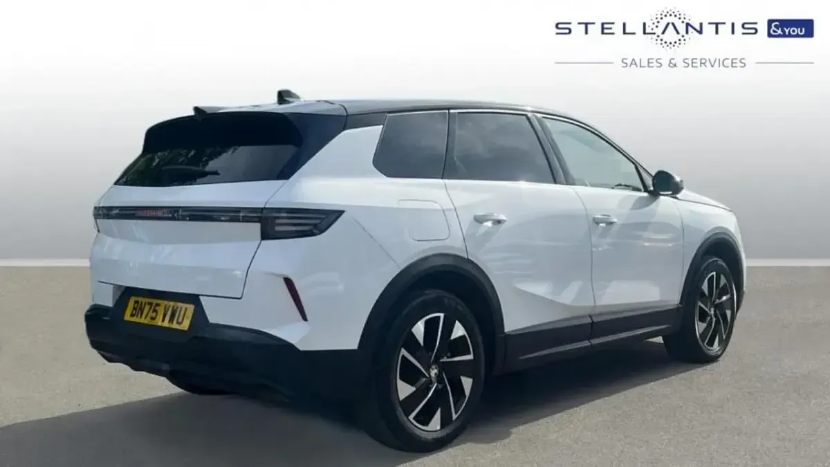 Used Vauxhall Grandland X Ultimate 143 HP (105 kW) 2025 White SUV