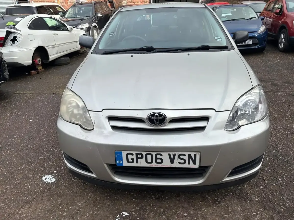 Usado Toyota Corolla T2 97 HP (71 kW) 2006 Prateado Citadino
