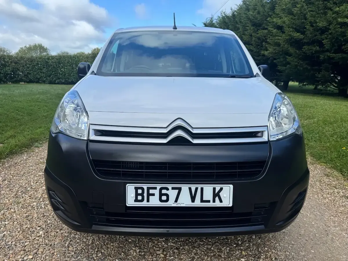 Used Citroën Berlingo 75 HP (55 kW) 2017 White MPV