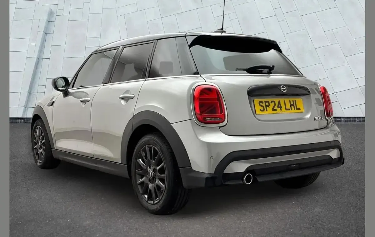 Used Mini Cooper Classic 134 HP (98 kW) 2024 Silver Hatchback