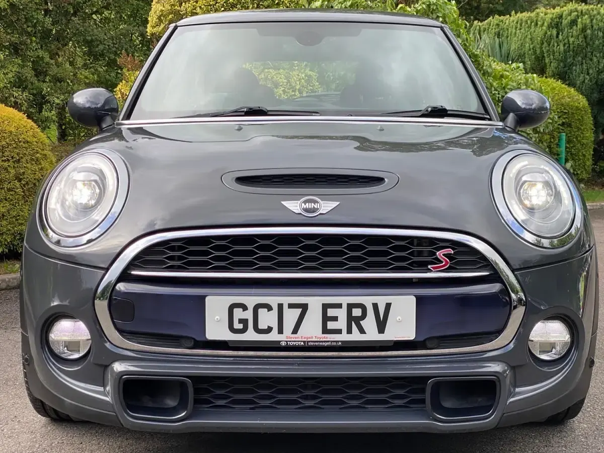 Usado Mini Cooper S Hatch 2017 Cinzento Citadino