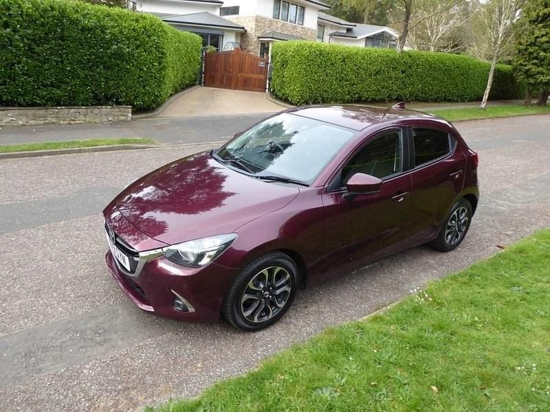 Begagnad Mazda 2 Inclusive 90 HK (66 kW) 2019 Röd Halvkombi