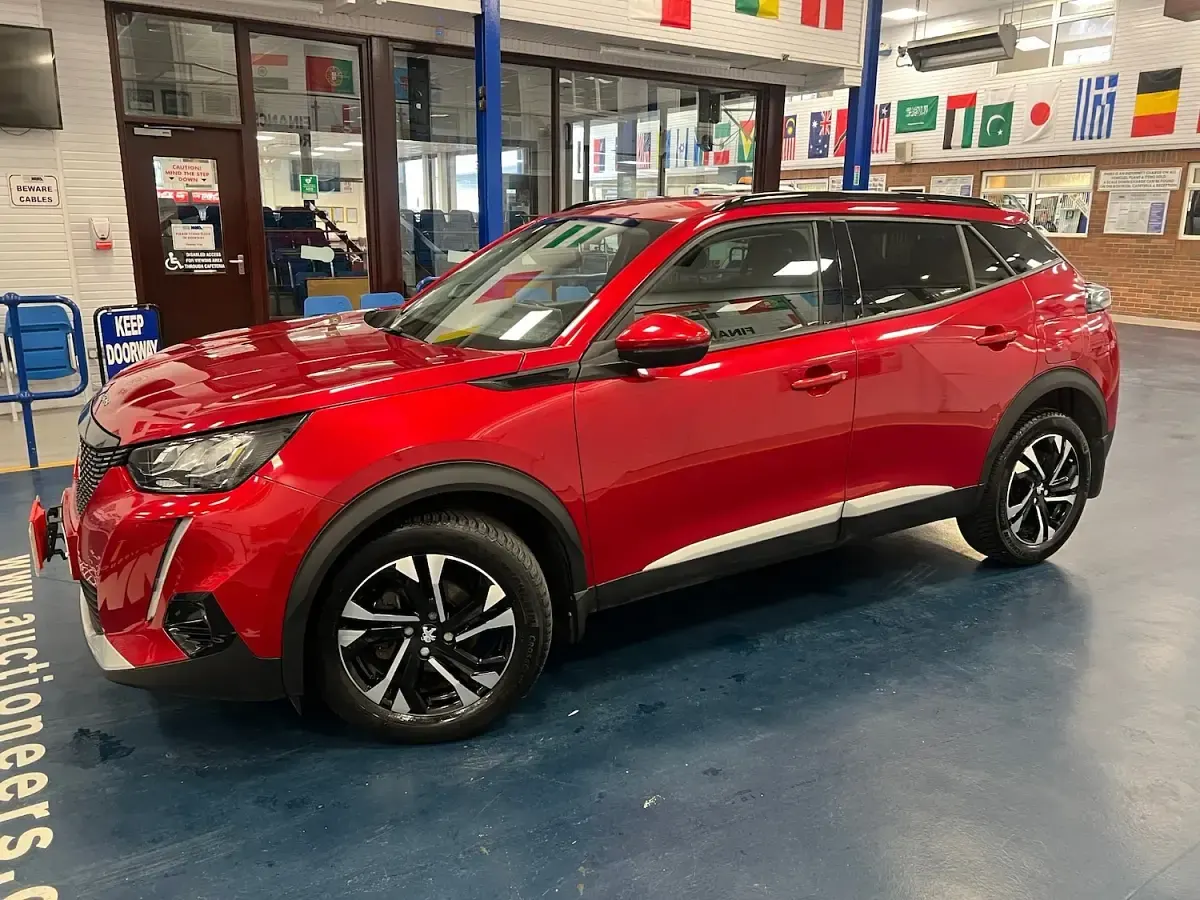 Używany Peugeot 2008 Allure Premium 110 KM (80 kW) 2021 Czerwony SUV