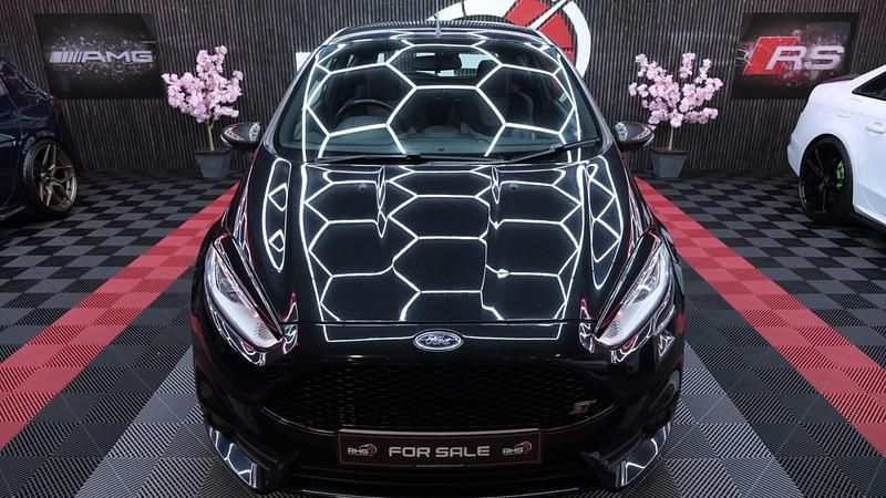 Used Ford Fiesta ST 245 HP (180 kW) 2015 Black Hatchback