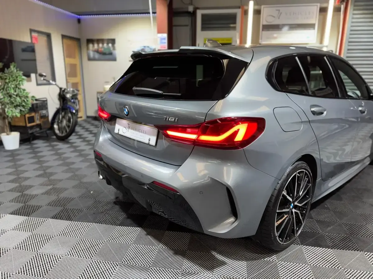 Używany BMW 118 M Sport 2023 Szary Hatchback