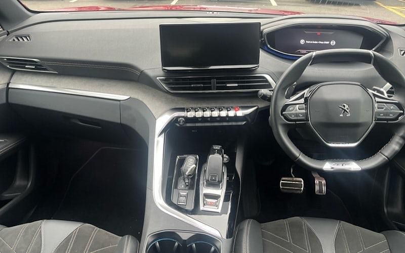 Used Peugeot 3008 Premium 131 HP (96 kW) 2022 Red Estate