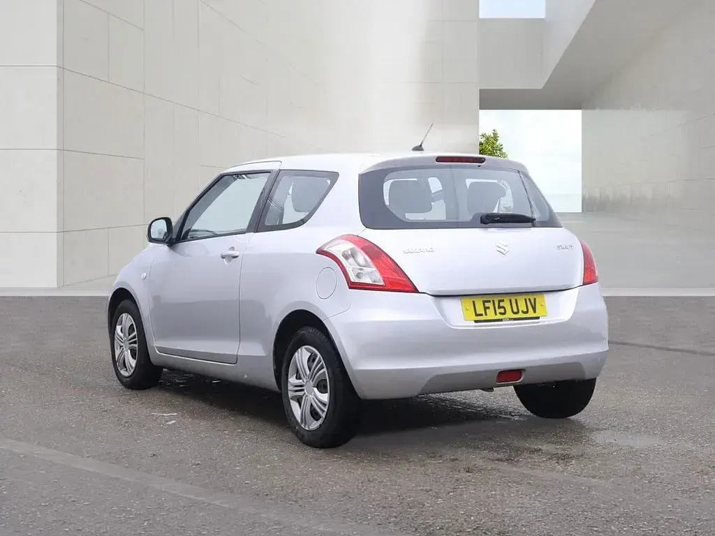 Used Suzuki Swift 94 HP (69 kW) 2015 Silver Hatchback