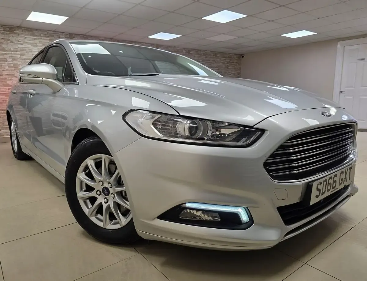 Usado Ford Mondeo Zetec 2016 Prateado Citadino