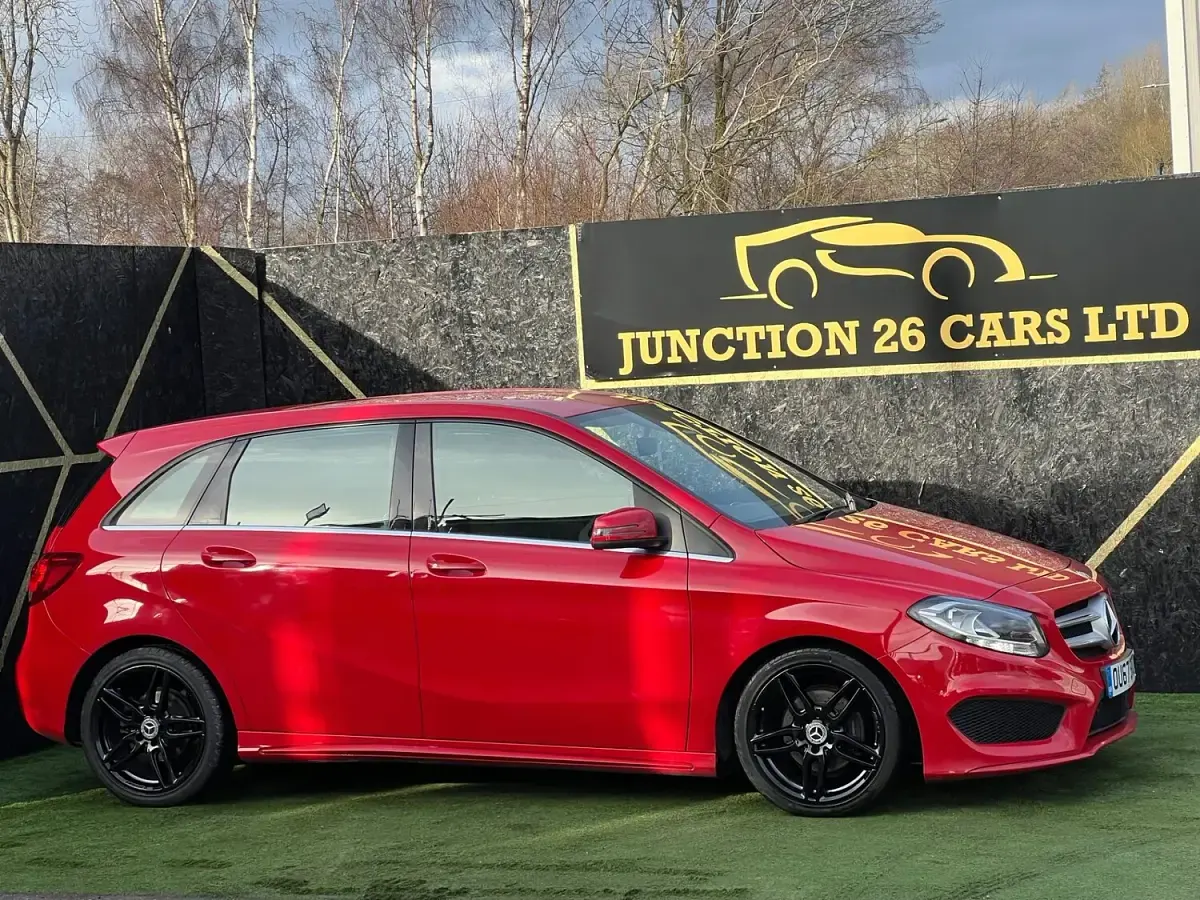 Begagnad Mercedes B180 AMG line 109 HK (80 kW) 2017 Röd Minibuss