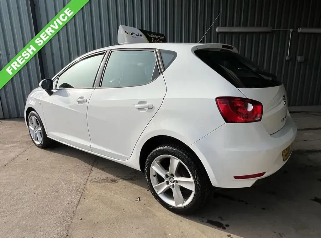 Usado Seat Ibiza 85 CV (62 kW) 2014 Blanco Utilitario
