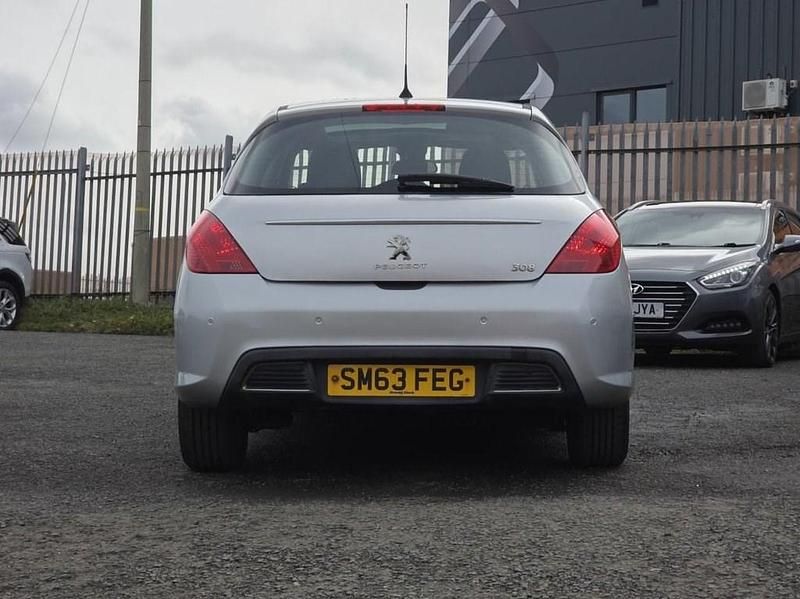 Begagnad Peugeot 308 Active 92 HK (67 kW) 2013 Silver Halvkombi