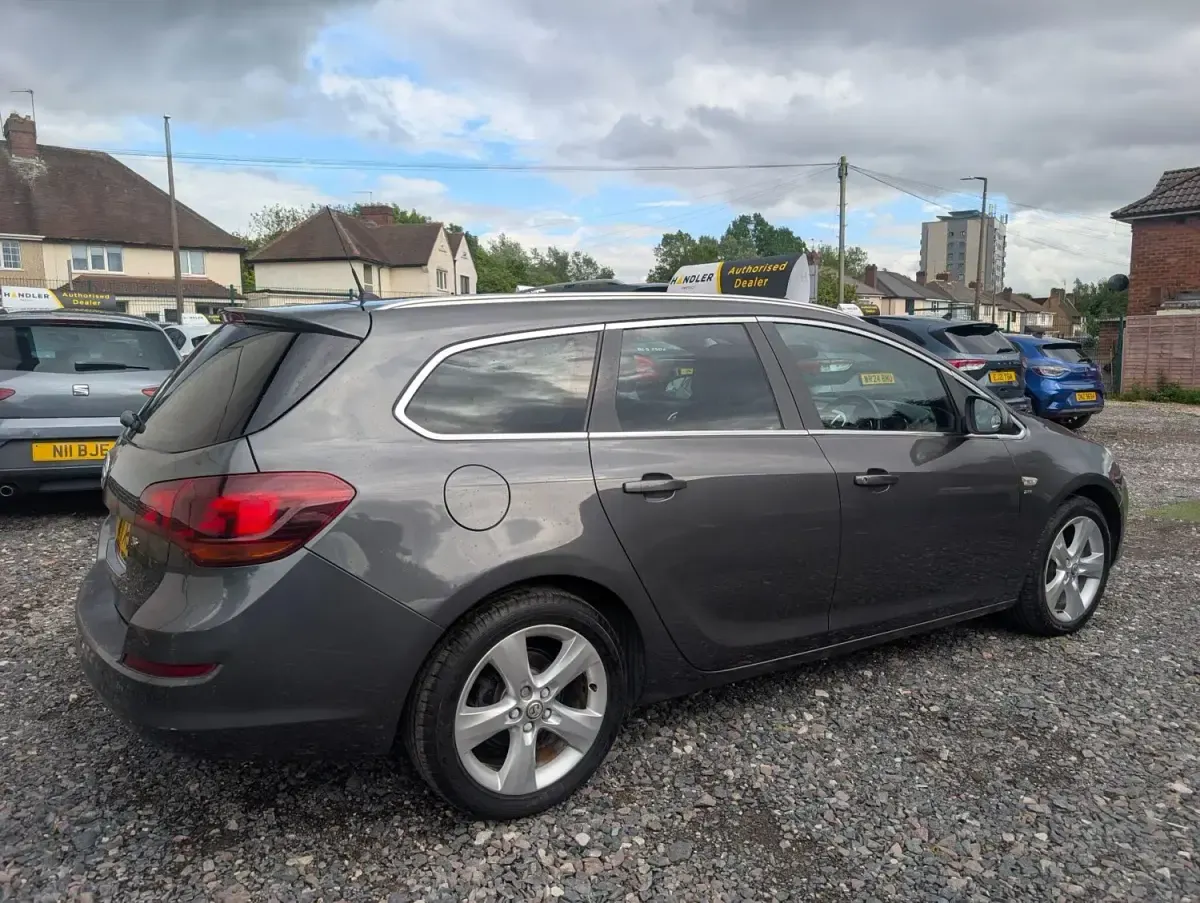 Begagnad Vauxhall Astra SRi 2011 Grå Kombi