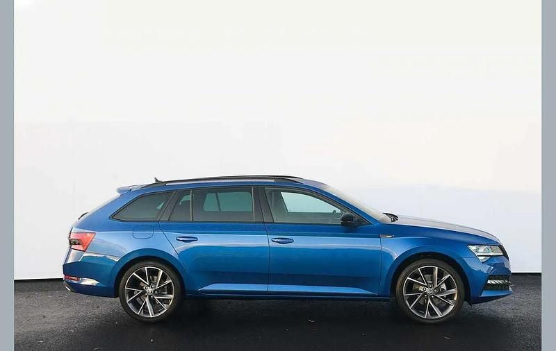Used Skoda Superb SportlinePlus 196 HP (144 kW) 2022 Race blue metallic Estate