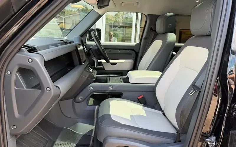 Used Land Rover Defender HSE Dynamic 249 HP (183 kW) 2025 SUV