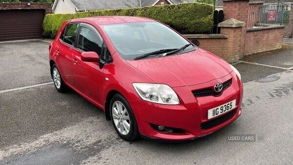 Red Used 2009 Toyota Auris Hatchback | £2,875 (Fair price) - Image 1/4