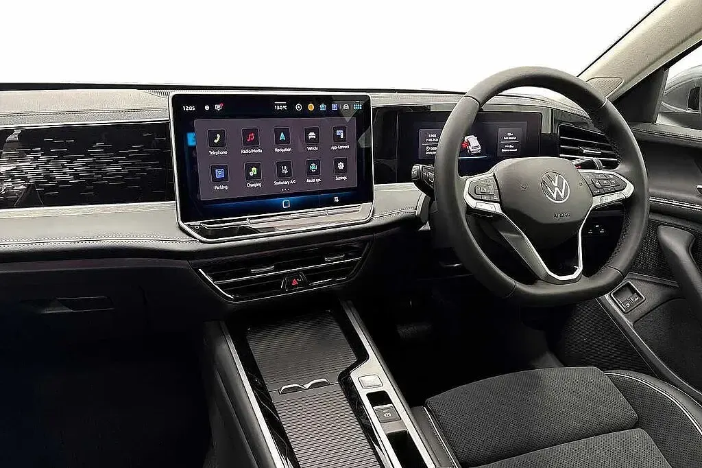 New VW Passat Elegance 204 HP (150 kW) 2026 Grey Estate