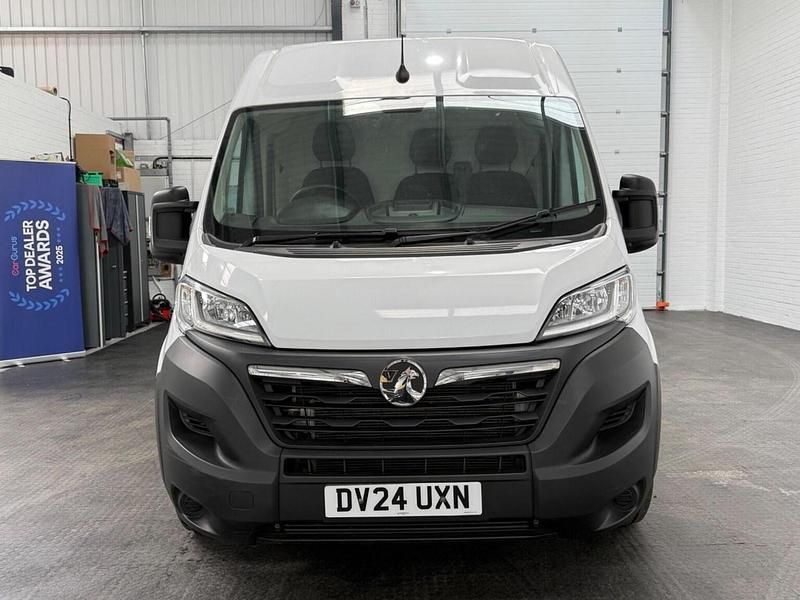 Second-hand Vauxhall Movano S 138 CP (101 kW) 2024 Alb
