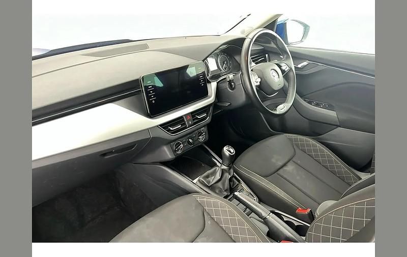 Used Skoda Kamiq SE Drive 94 HP (69 kW) 2023 Race blue metallic SUV