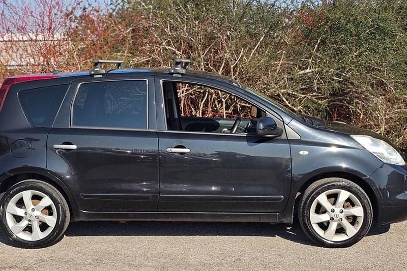 Used Nissan Note Tekna 110 HP (80 kW) 2011 Black Hatchback