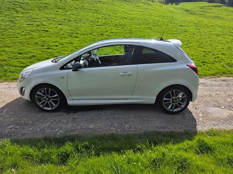 Używany Vauxhall Corsa Edition 2014 Biały Hatchback