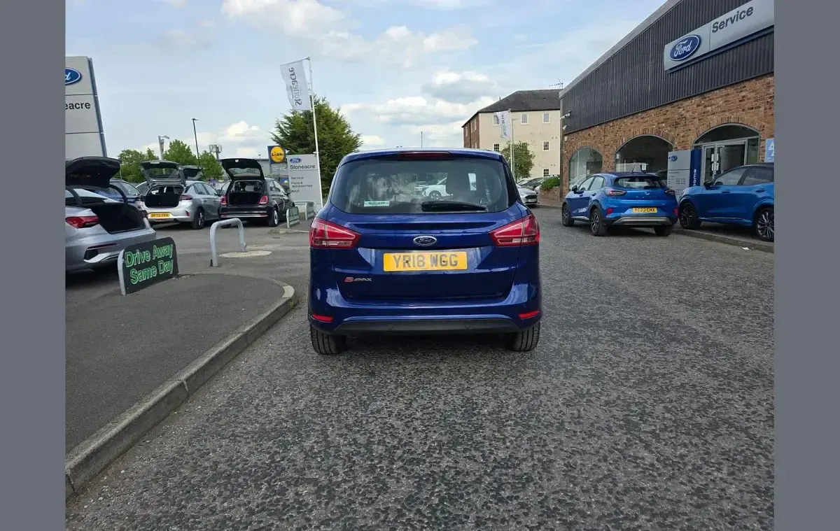 Used Ford B-MAX Zetec 88 HP (64 kW) 2018 Blue MPV