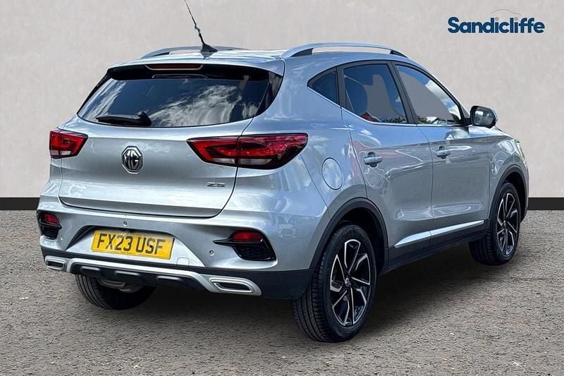 Käytetty MG ZS Exclusive 111 HP (81 kW) 2022 Hopea Sedan