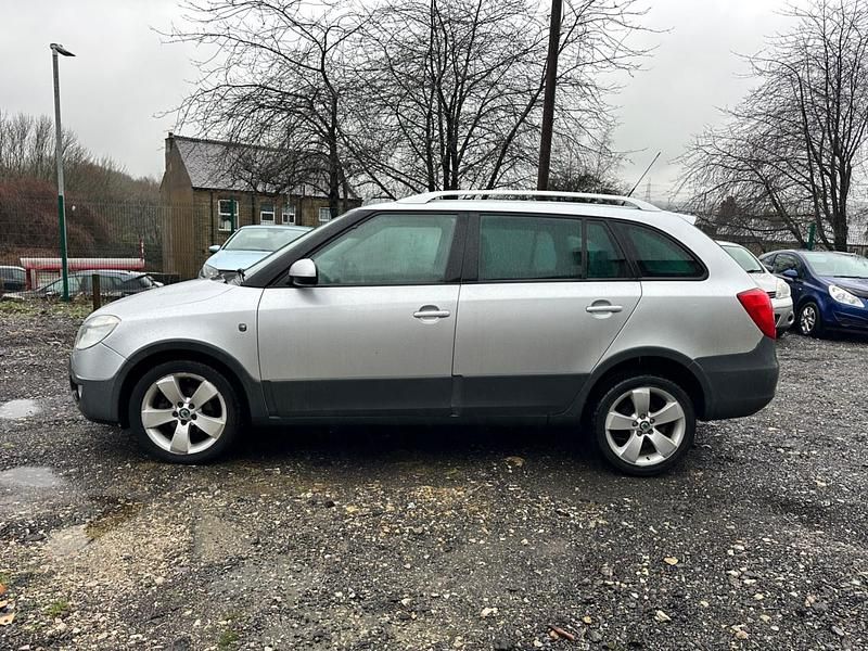 Used Skoda Fabia 80 HP (58 kW) 2010 Silver Estate