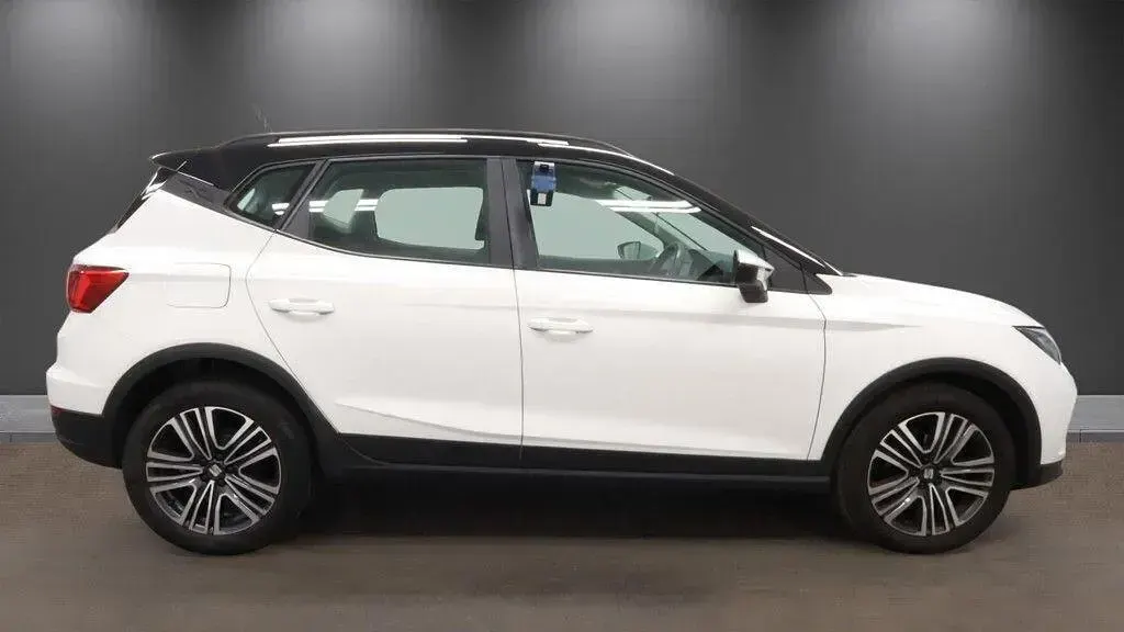 Used Seat Arona SE 95 HP (69 kW) 2023 White SUV