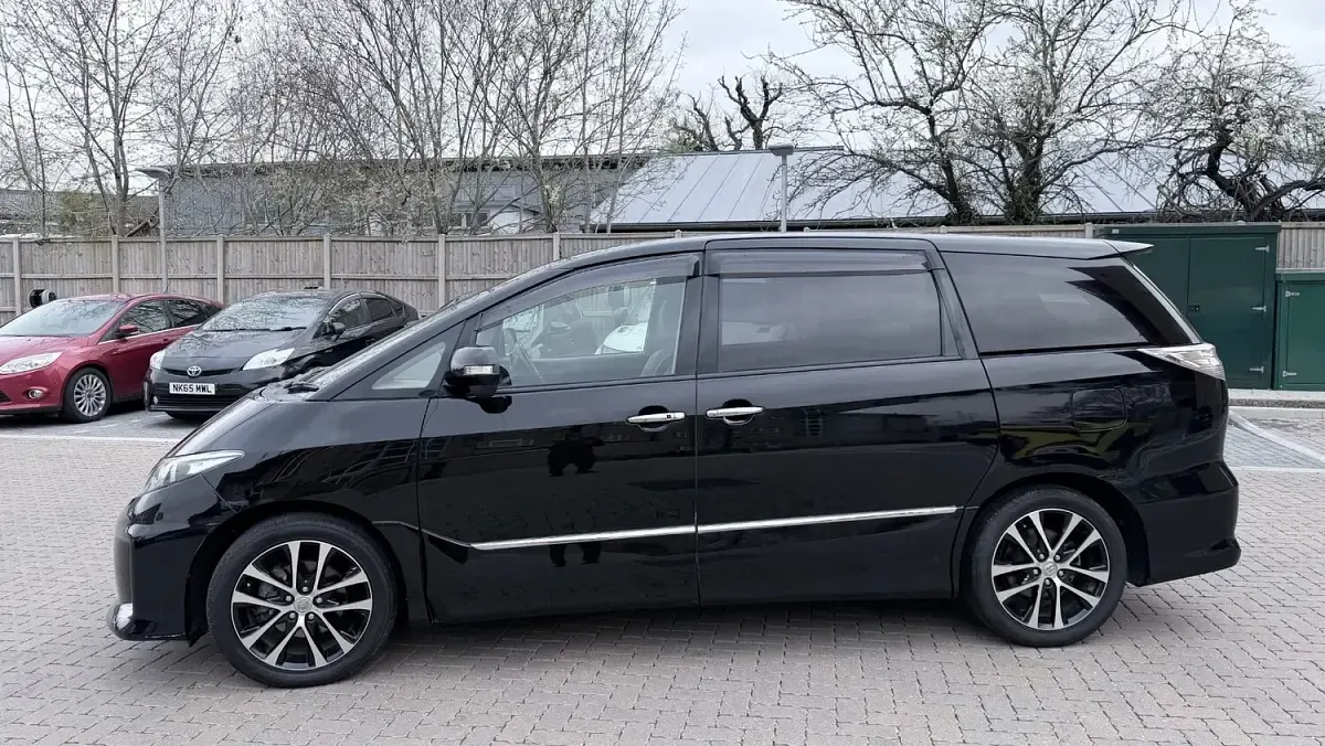 Used Toyota Estima 170 HP (125 kW) 2013 Black MPV