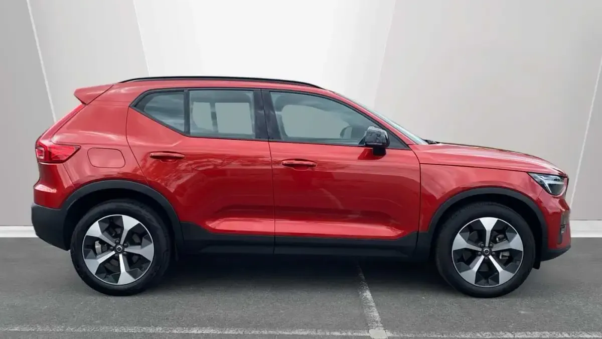 Used Volvo XC40 Plus 197 HP (144 kW) 2024 Red SUV