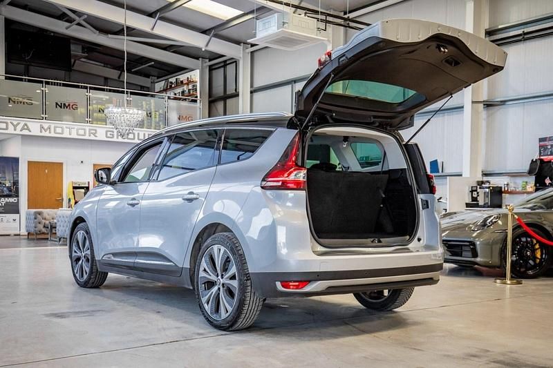 Used Renault Grand Scénic IV Dynamique 110 HP (80 kW) 2017 Silver/black MPV