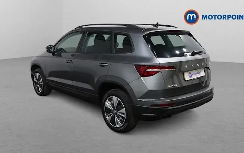 Usado Skoda Karoq SE Drive 110 CV (80 kW) 2023 Gris SUV