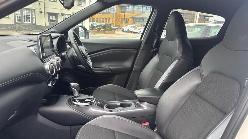 Used Nissan Juke N-Connecta 114 HP (83 kW) 2024 White SUV