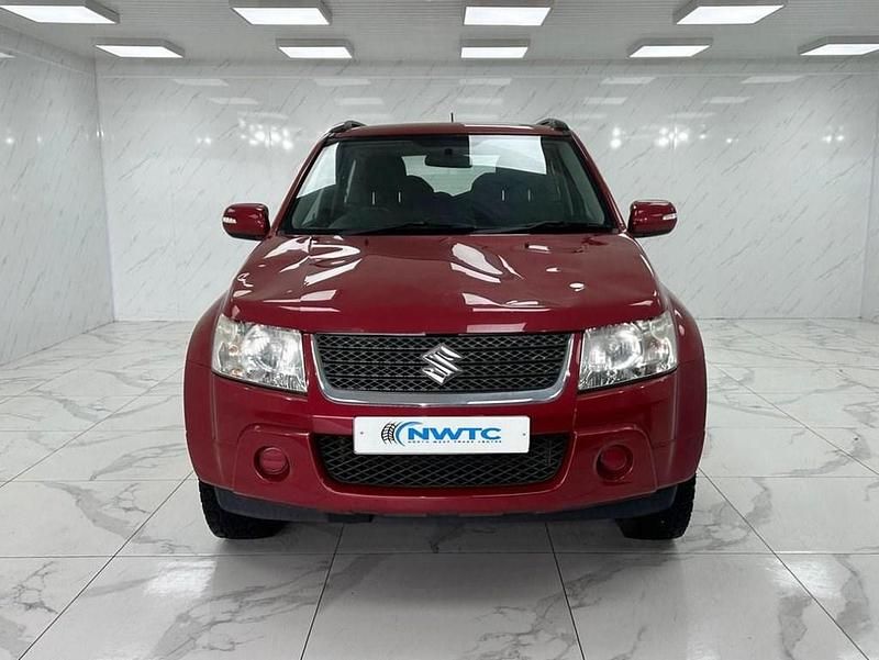 Usado Suzuki Grand Vitara SZ3 2010 Rojo Familiar