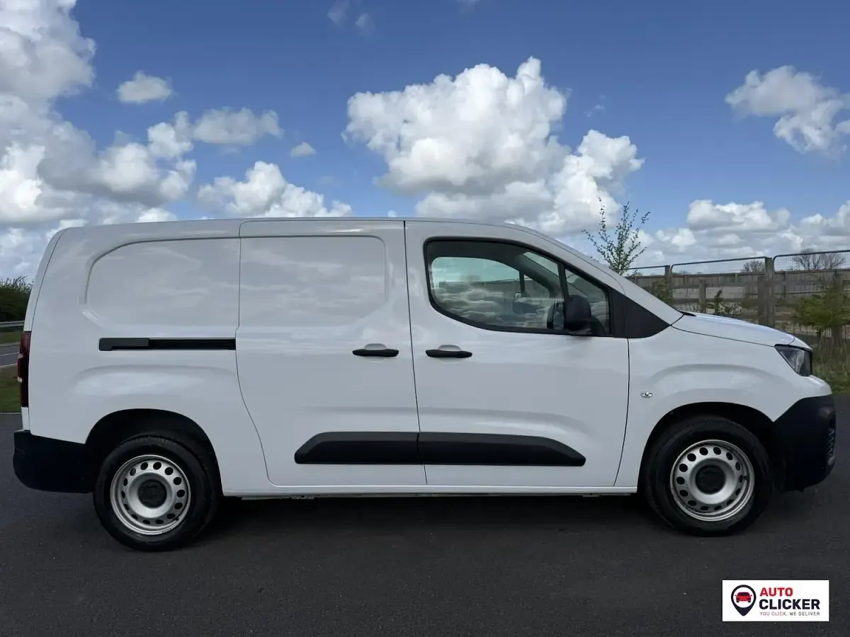 Used Peugeot Partner Premium 100 HP (73 kW) 2024 White MPV