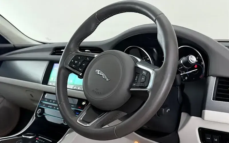 Używany Jaguar XF Portfolio 300 KM (220 kW) 2018 Niebieski Sedan/Limuzyna