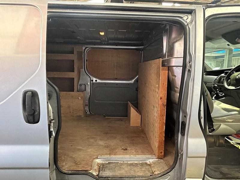 Used Vauxhall Vivaro Sportive 115 HP (84 kW) 2010 Silver MPV