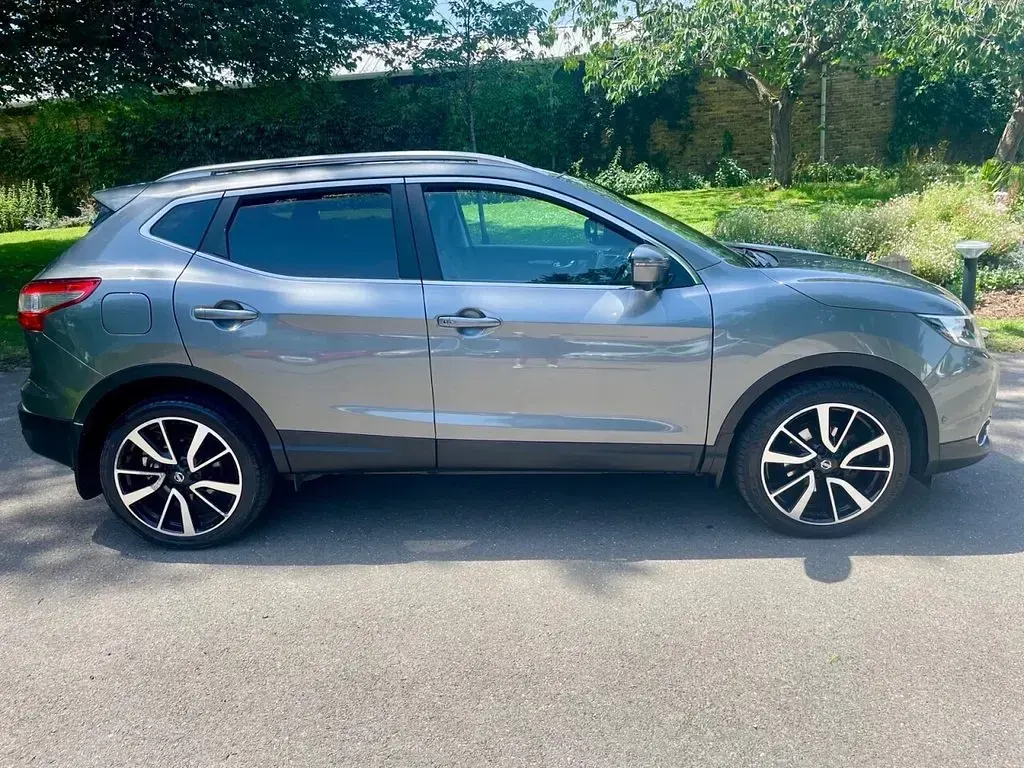 Used Nissan Qashqai Tekna 163 HP (119 kW) 2017 Grey SUV