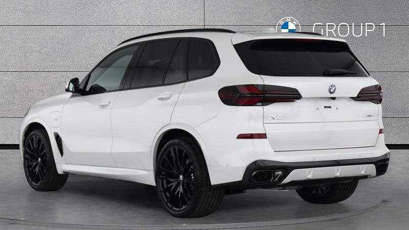 Używany BMW X5 M Sport 490 KM (360 kW) 2025 Biały SUV