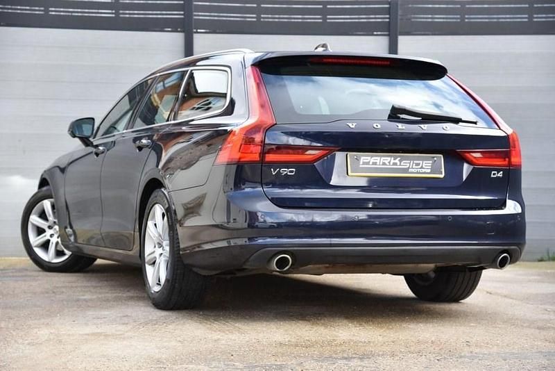 Used Volvo V90 Momentum 190 HP (139 kW) 2017 Blue Estate