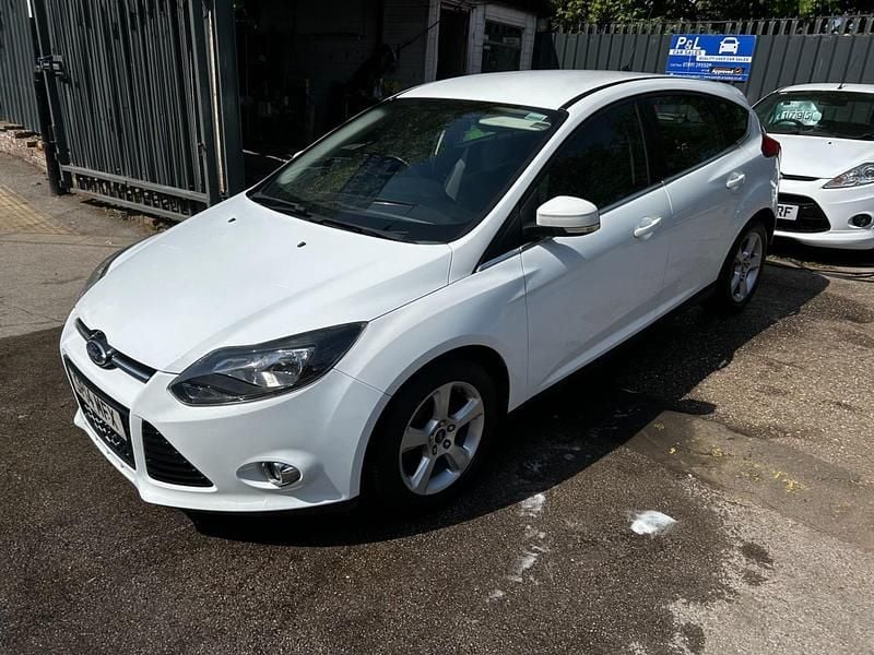 Used Ford Focus Zetec 2014 White Hatchback
