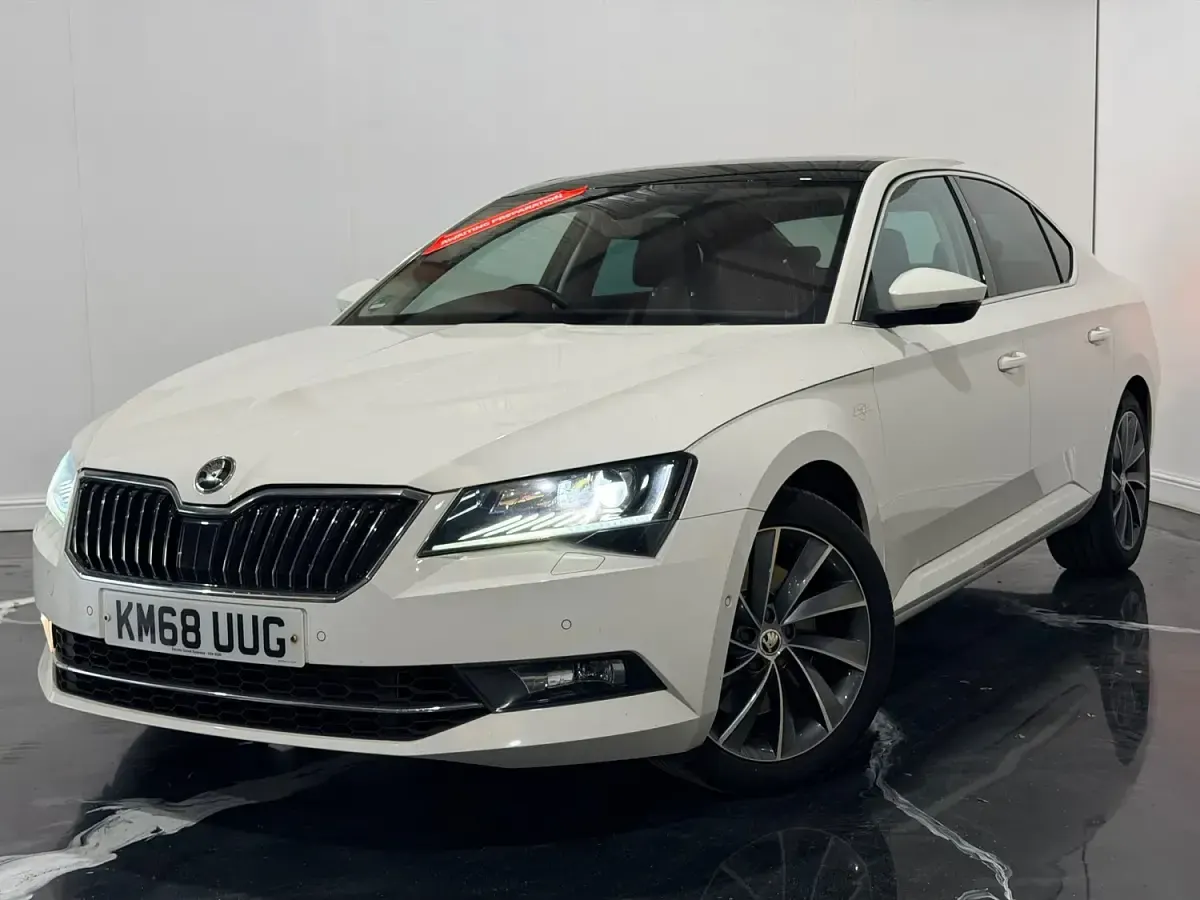 Used Skoda Superb 2018 White Hatchback