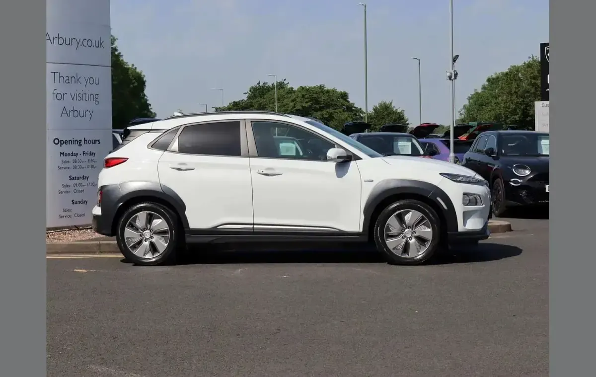 Used Hyundai Kona Premium 150 kW (204 HP) 2020 White SUV