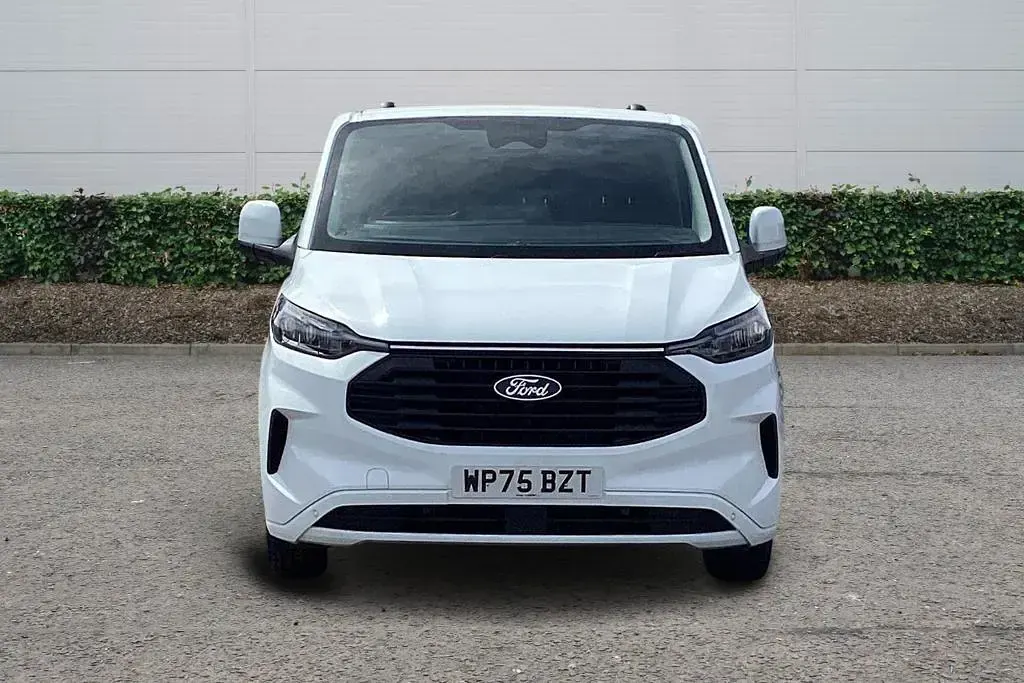 Used Ford Transit Custom Limited 136 HP (100 kW) 2025 White Van