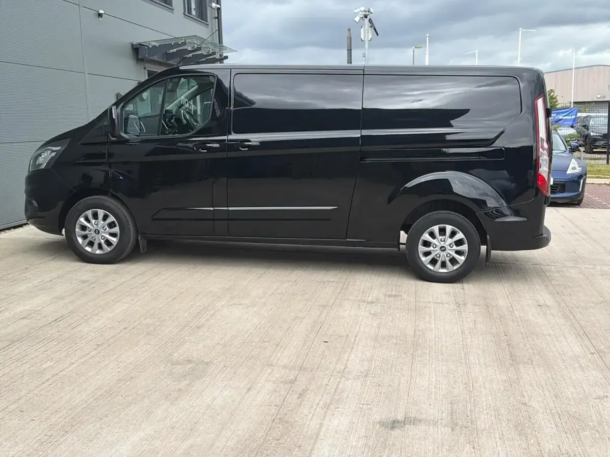 Used Ford Transit Custom Limited 130 HP (95 kW) 2018 Black Van