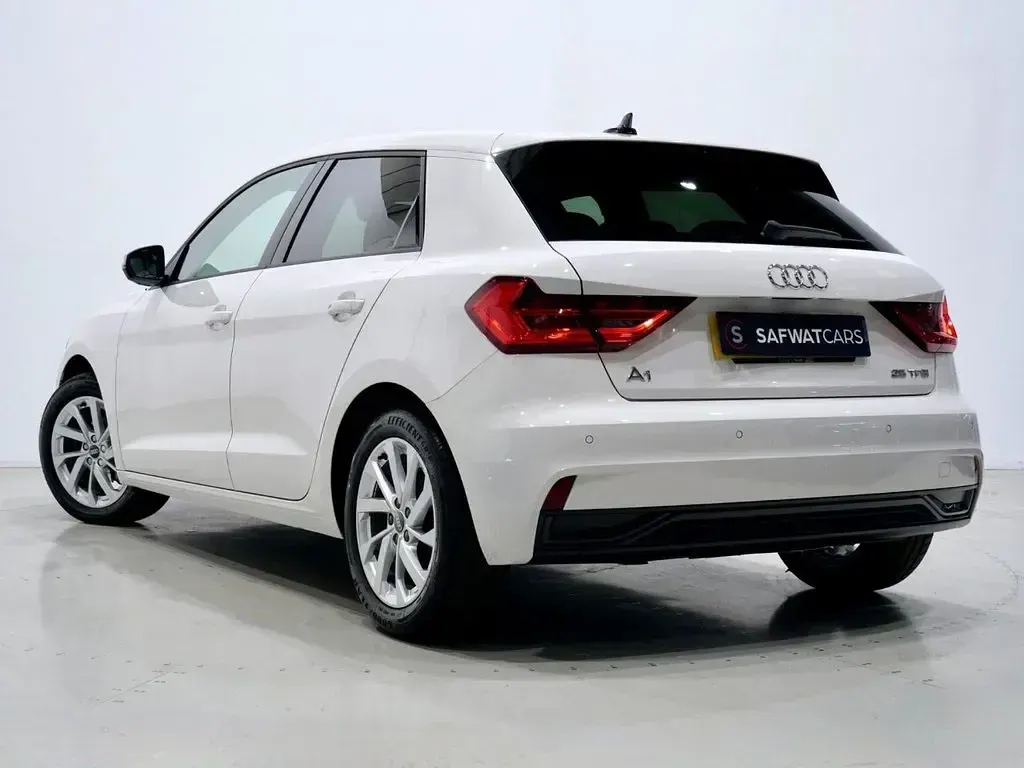 Used Audi A1 Sportback Sport 95 HP (69 kW) 2022 White Hatchback
