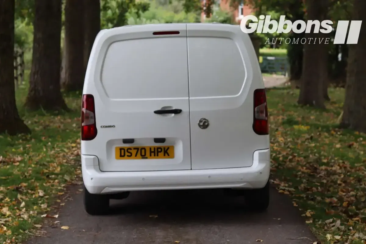 Usado Vauxhall Combo Sportive 100 CV (73 kW) 2020 Blanco Van