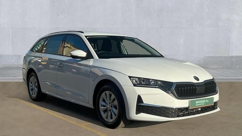 Moon white New 2024 Skoda Octavia SE Technology | £23,870 (Fair price) - Image 1/4