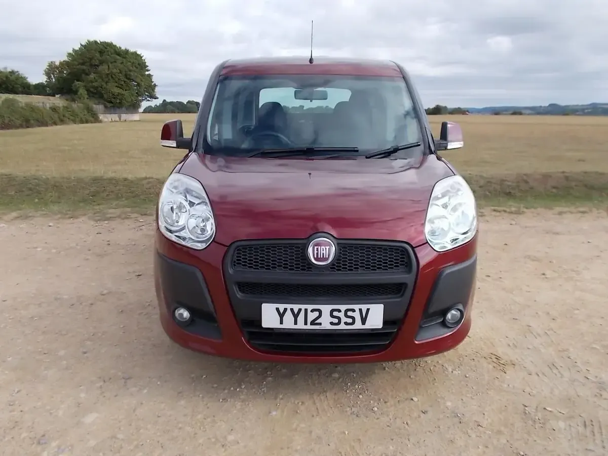 Used Fiat Doblò 95 HP (69 kW) 2012 Red MPV